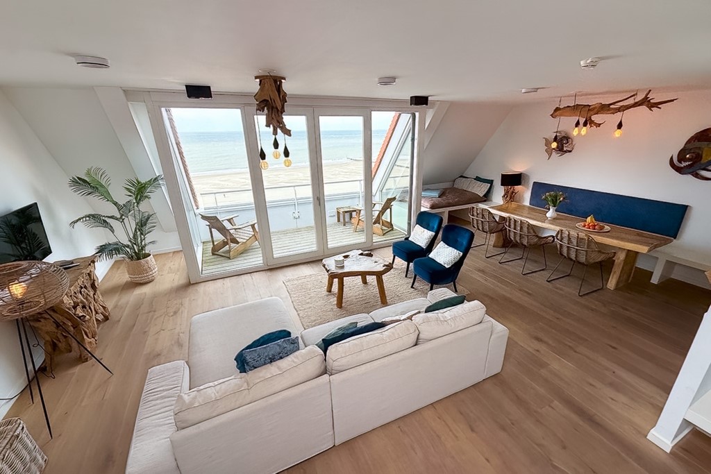 woonkamer met uitzicht op zee.jpg